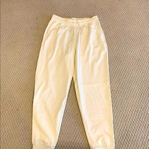 NEW w/ Tags) 
Nike Women’s Joggers Cream⚪️
Size Medium